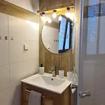 Sandra 山林小屋 *