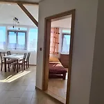 Sandra 山林小屋 *